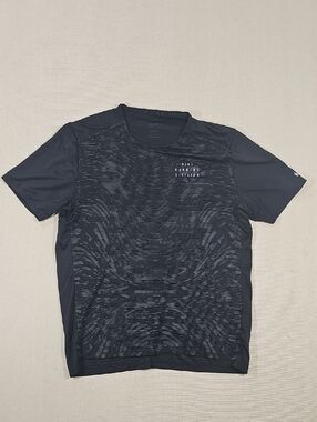 Nike Men's Black Patterned Short-Sleeve Athletic Tee Medium